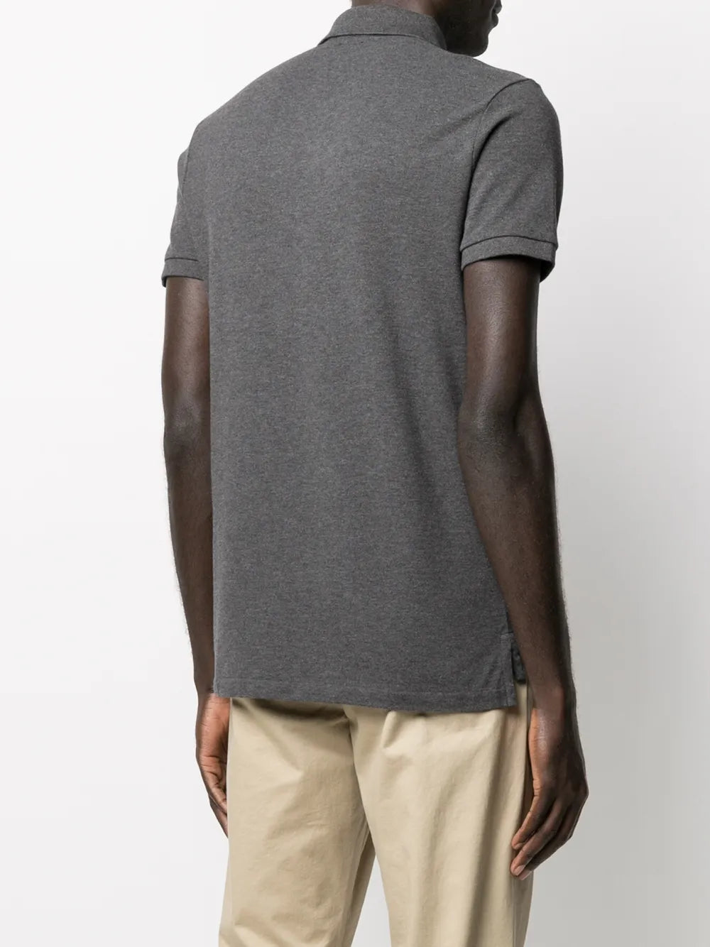 camisa polo de manga curta com patch de logotipo