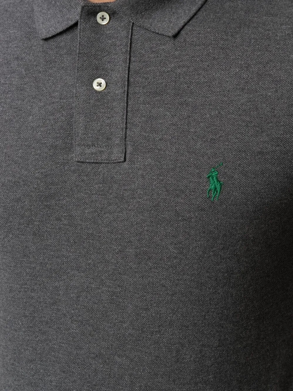 camisa polo com logotipo bordado