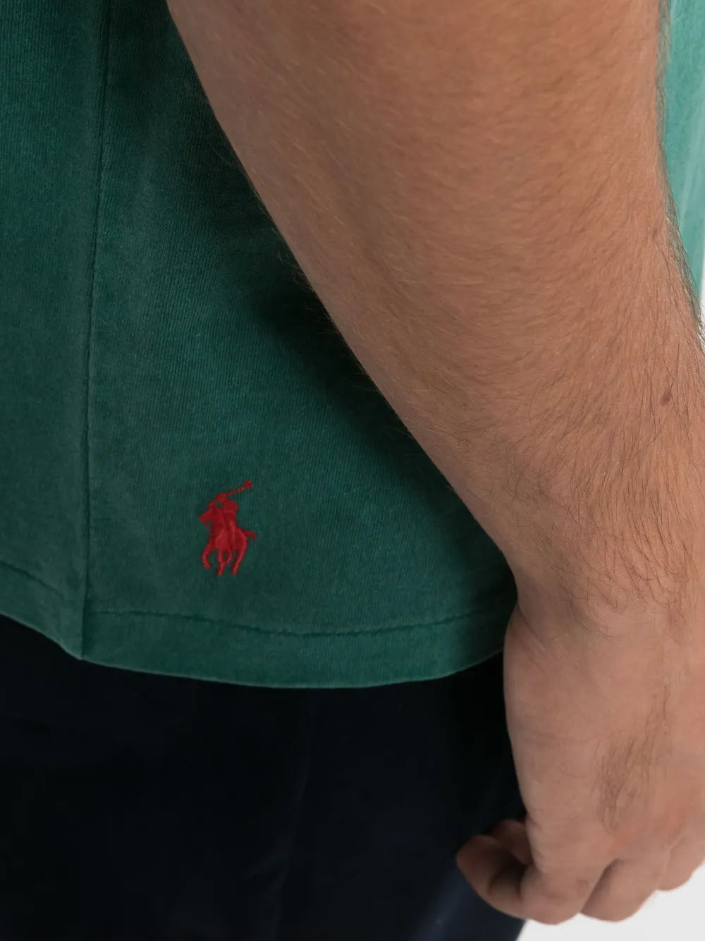 camiseta de algodão com bolso no peito