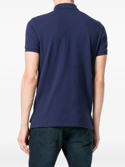 camisa polo com estampa de logotipo