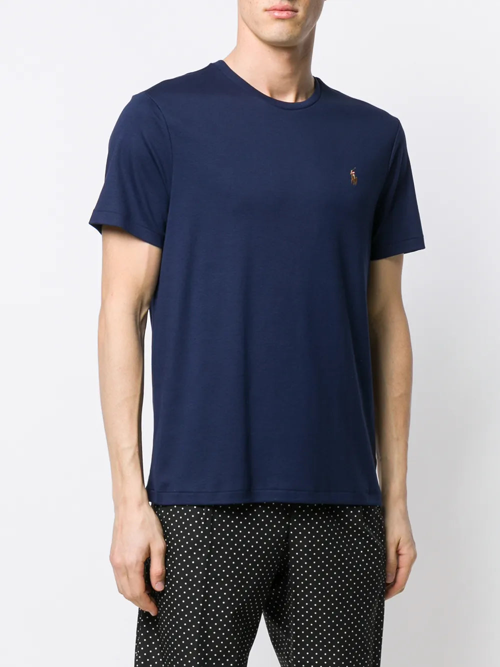 camiseta bordada com logotipo
