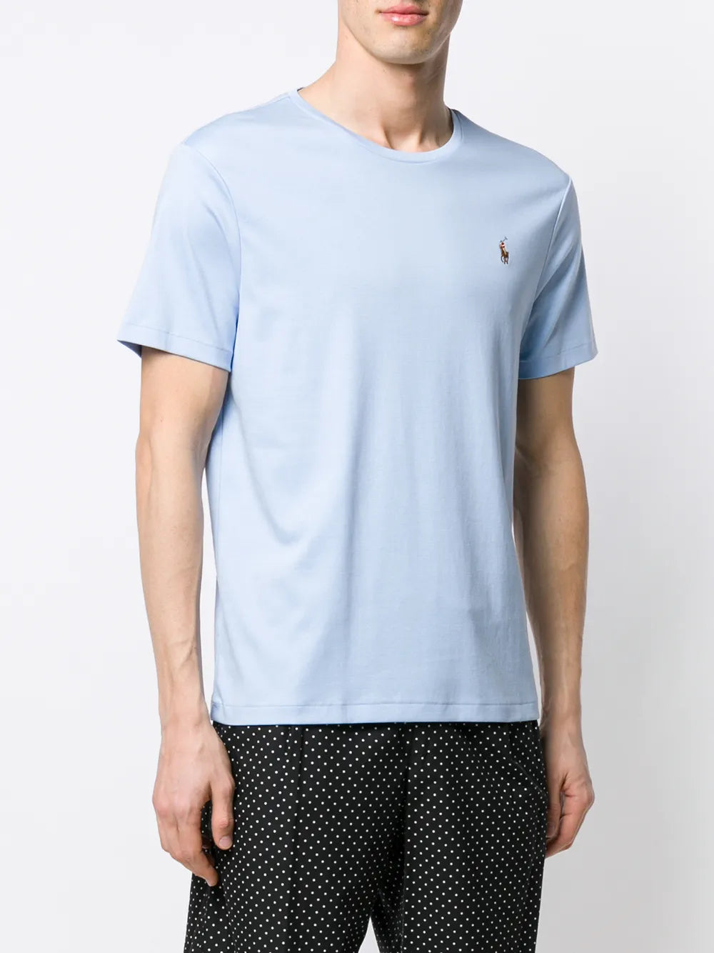 camiseta com logotipo bordado