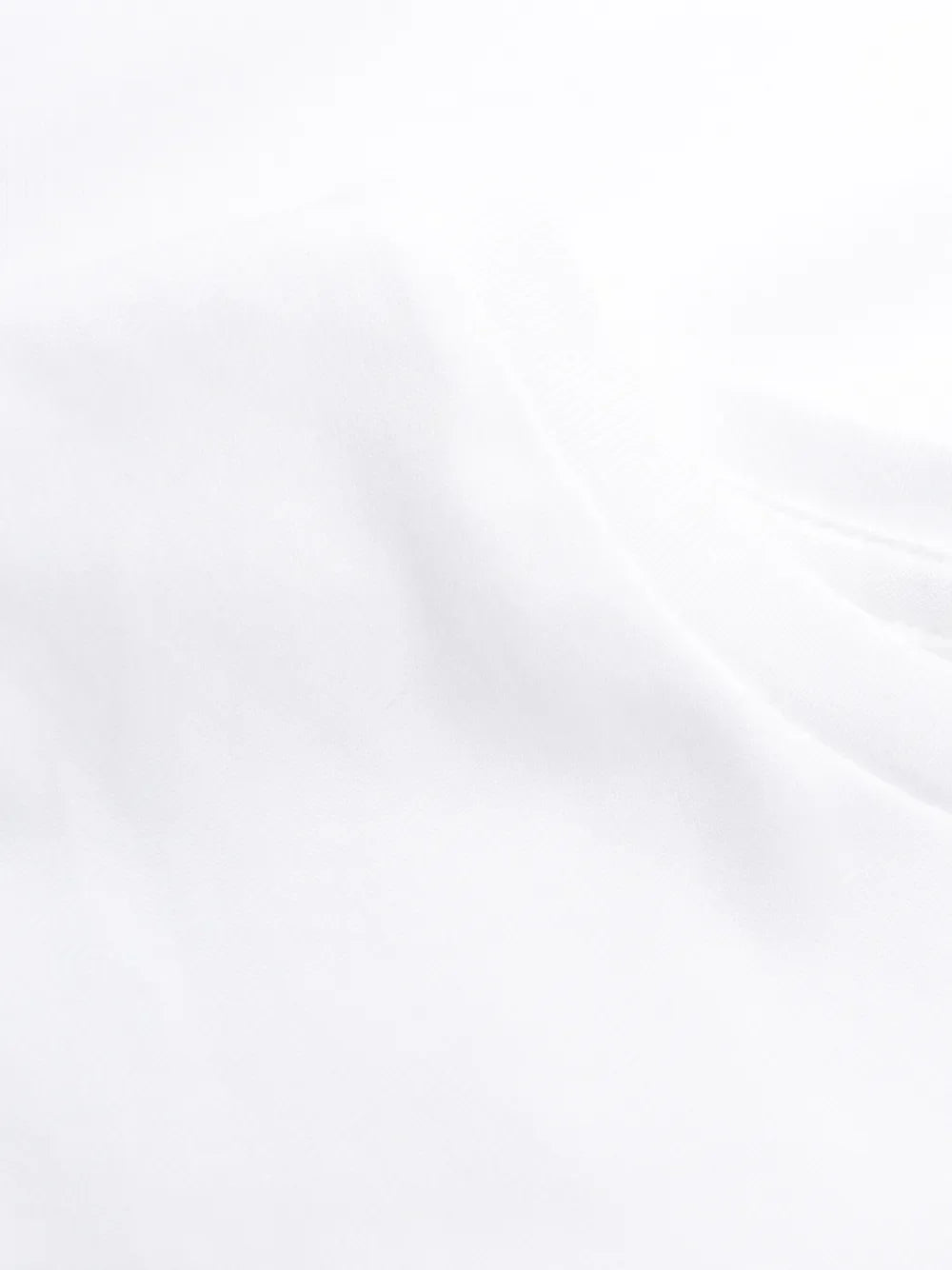 camiseta de manga comprida com logotipo bordado