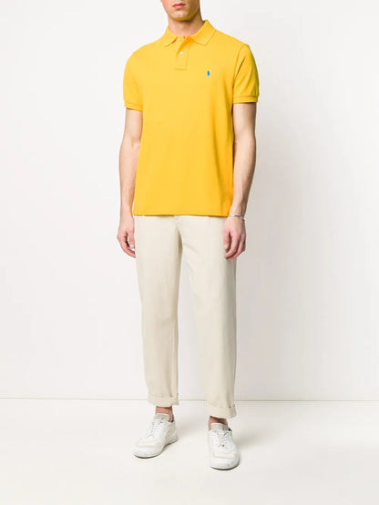 camisa polo com logotipo bordado