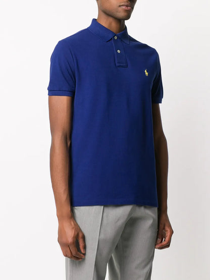 camisa polo com logotipo bordado