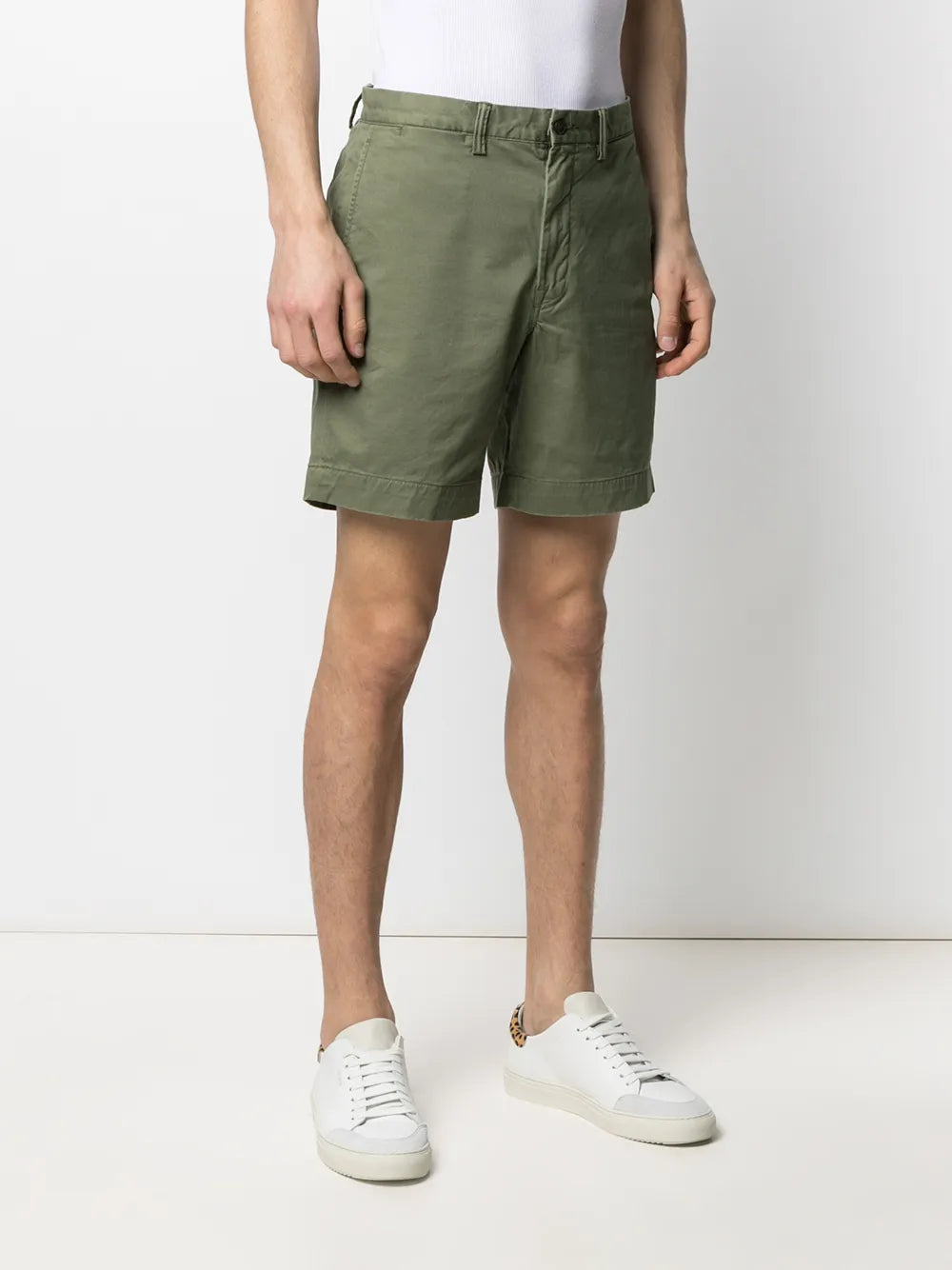 shorts chino de perna reta