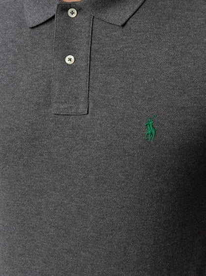 camisa polo com logotipo bordado