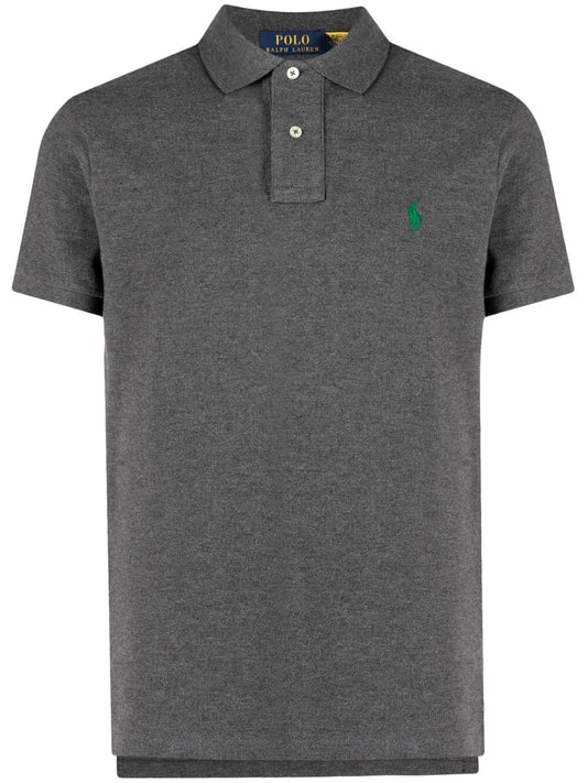 camisa polo com logotipo bordado