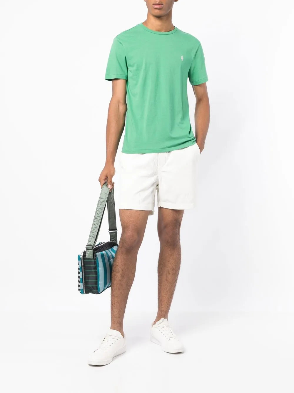 camiseta de algodão com logotipo bordado