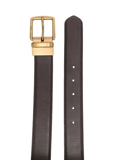 conjunto de presente com cinto porta-cartões e logotipo em folha metálica