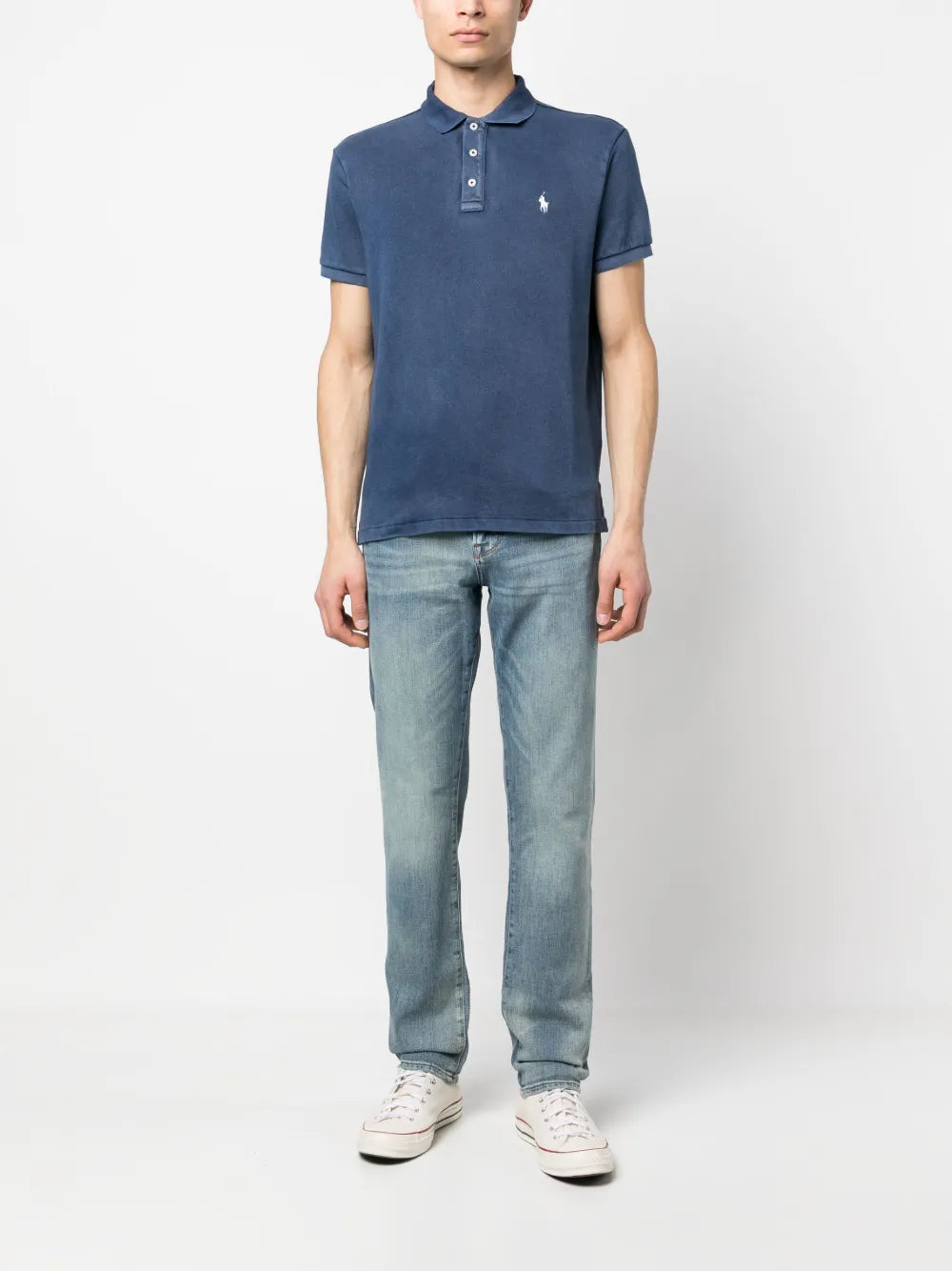 camisa polo com logotipo bordado