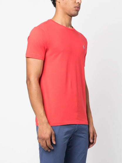 camiseta de manga curta com detalhe de logotipo