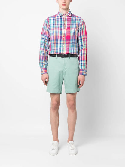 shorts chino com logotipo bordado