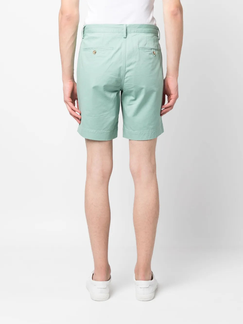 shorts chino com logotipo bordado