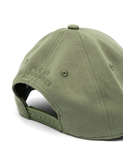 Boné moderno com logotipo bordado