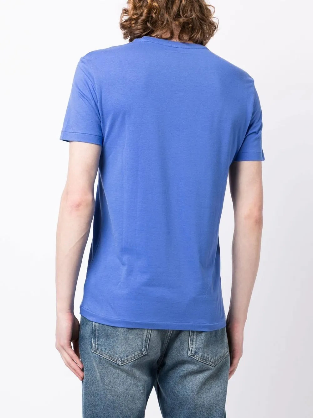 camiseta slim fit com logotipo bordado
