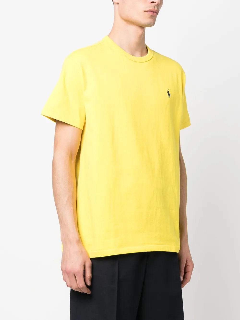 camiseta de algodão com logotipo bordado