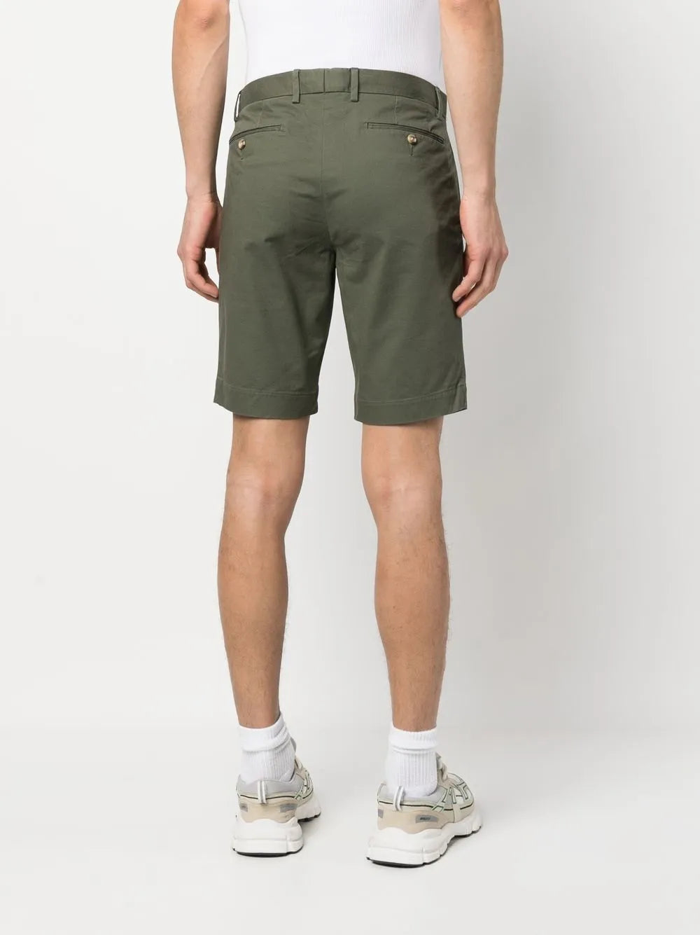 shorts chino com fecho descentralizado