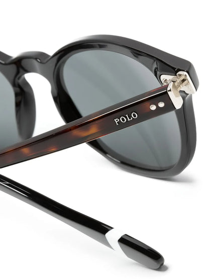 óculos de sol com armação redonda tartaruga