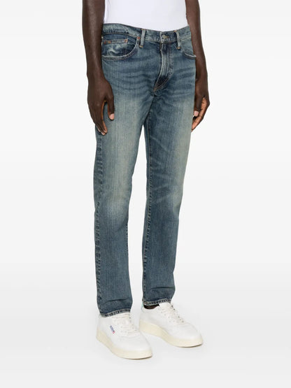 jeans com patch de logotipo