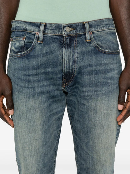 jeans com patch de logotipo