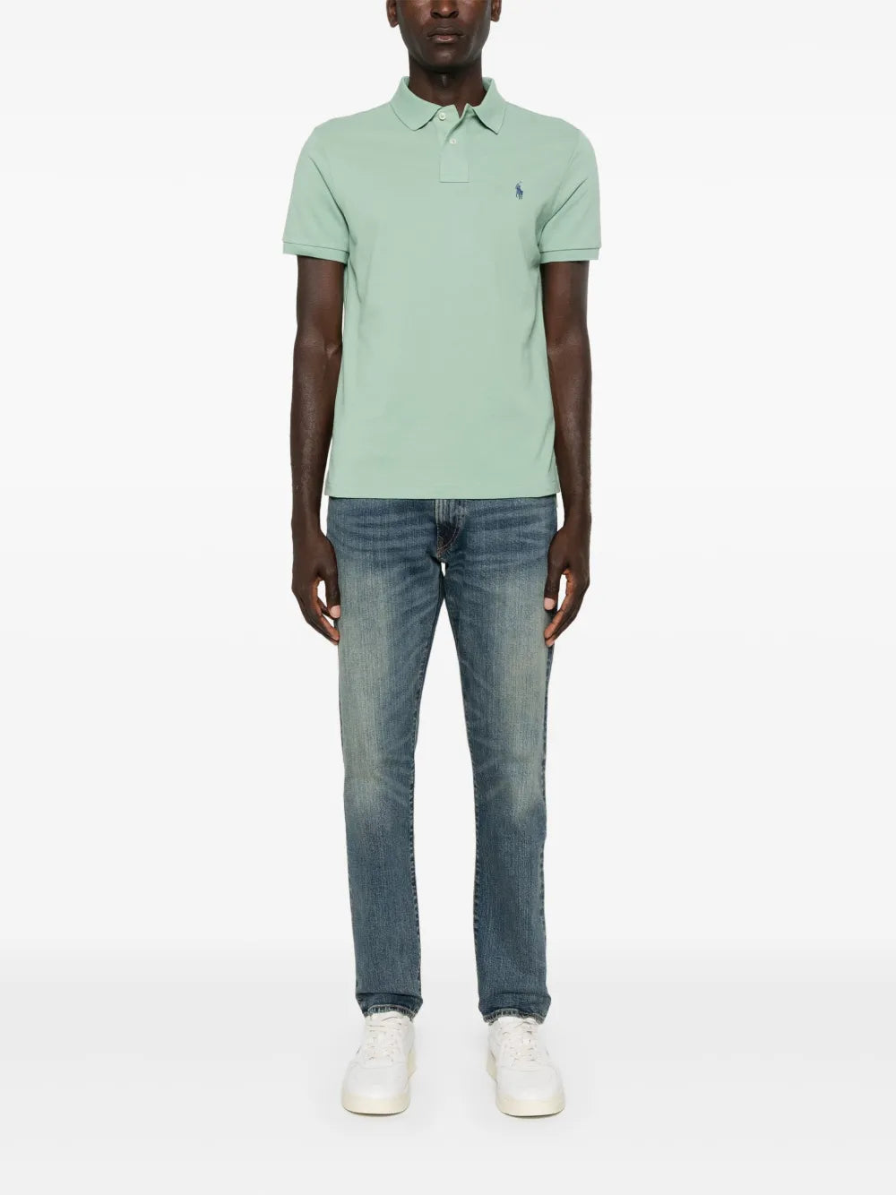 jeans com patch de logotipo