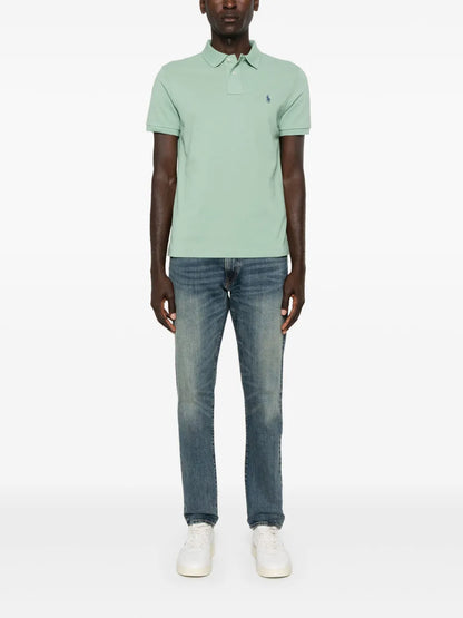 jeans com patch de logotipo