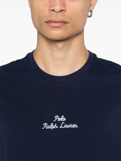 camiseta com logotipo bordado