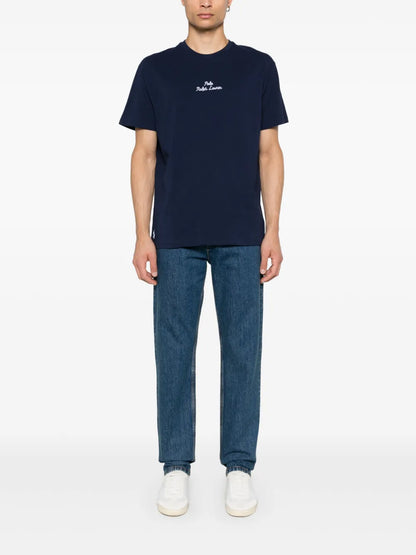 camiseta com logotipo bordado