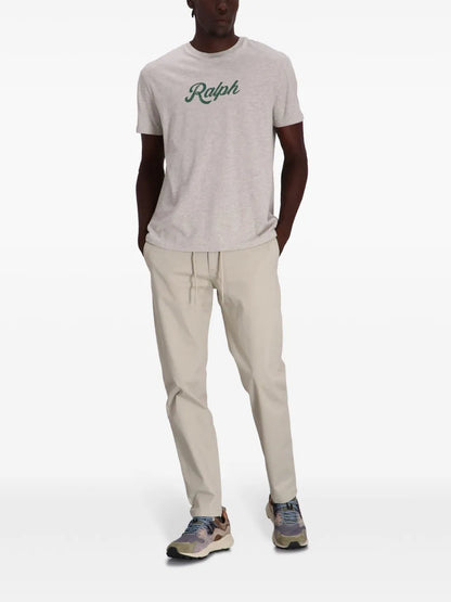 camiseta com estampa de logotipo