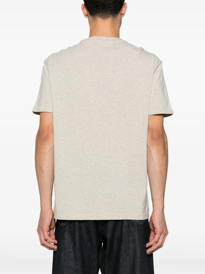 camiseta com estampa de logotipo