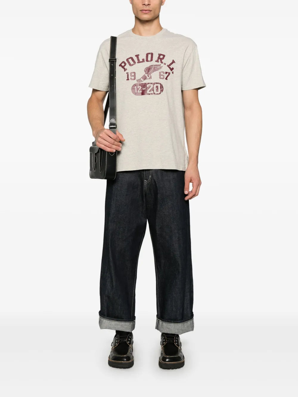 camiseta com estampa de logotipo