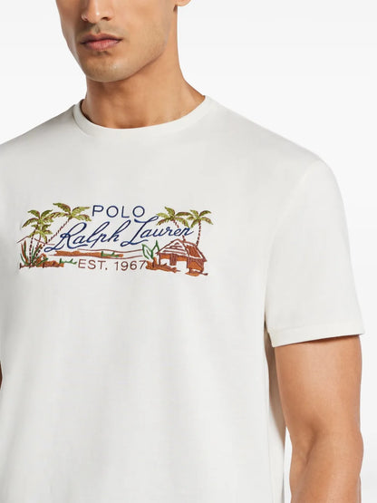 camiseta com logotipo bordado