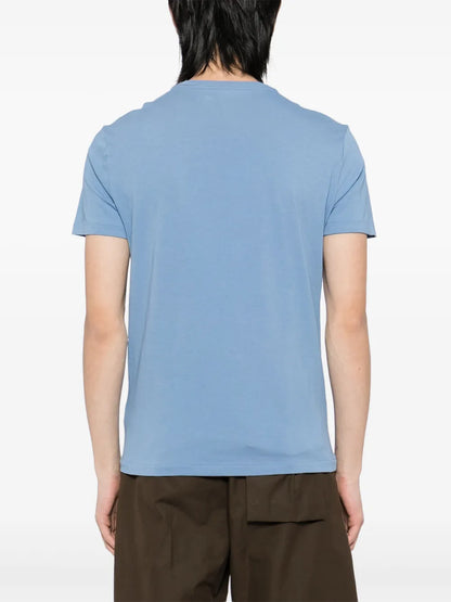 camiseta com logotipo bordado