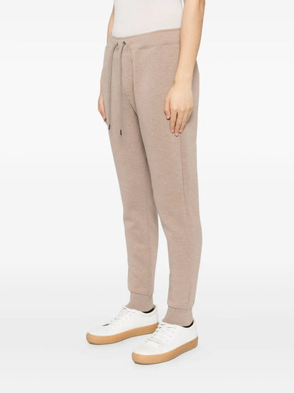 calças com logotipo bordado