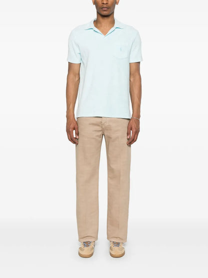 camiseta felpuda tingida com minerais