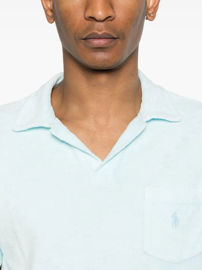 camiseta felpuda tingida com minerais