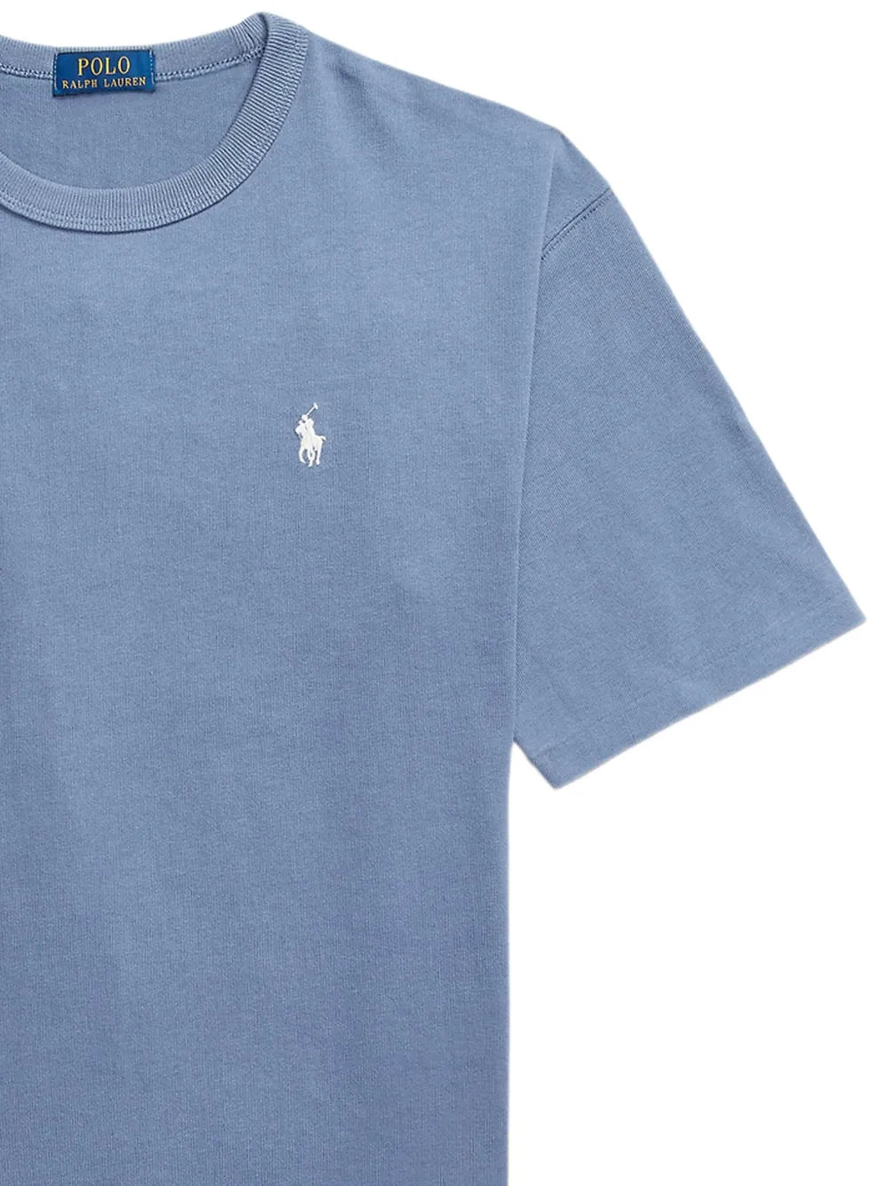 camiseta com logotipo bordado