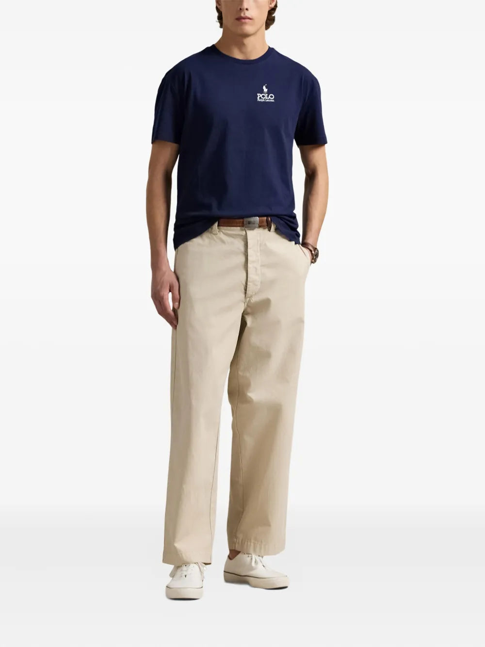 camiseta com estampa de logotipo