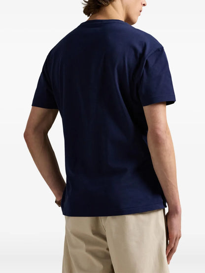 camiseta com estampa de logotipo