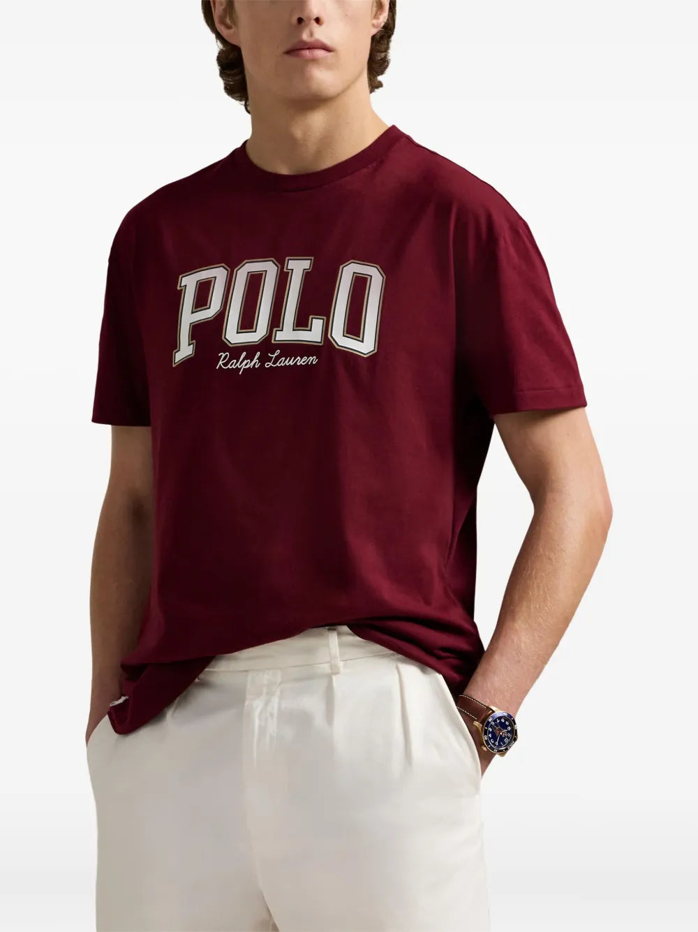 camiseta com estampa de logotipo