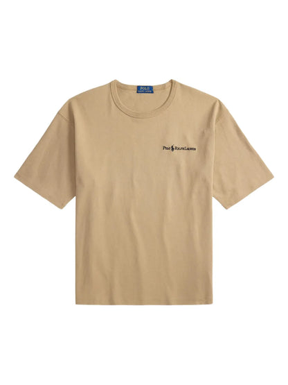 camiseta com logotipo bordado