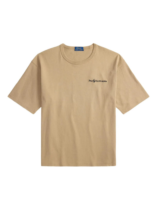 camiseta com logotipo bordado