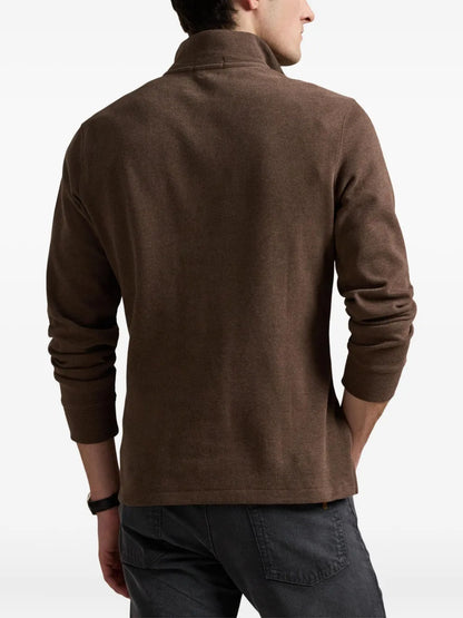 camisa polo com logotipo bordado