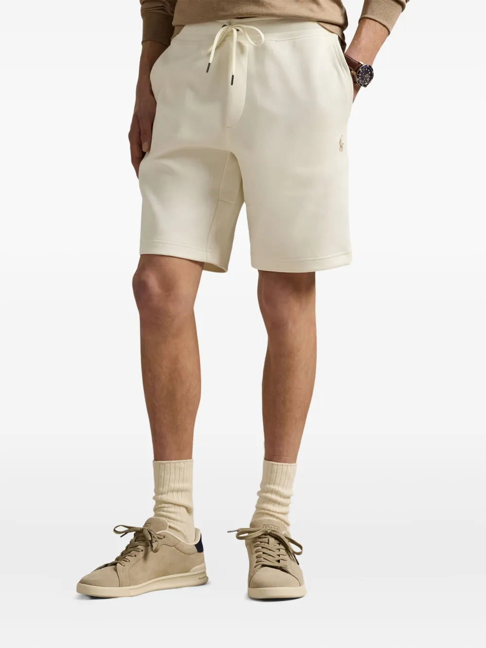 shorts esportivos com cordão na cintura